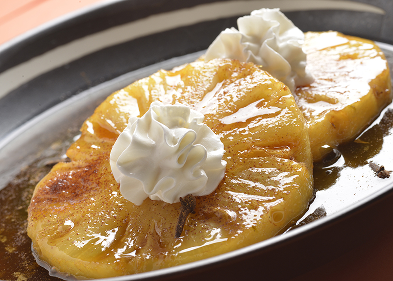 Doce de abacaxi caramelado com cravo e canela