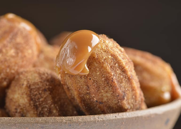 Mini Churros com Doce de Leite e Canela