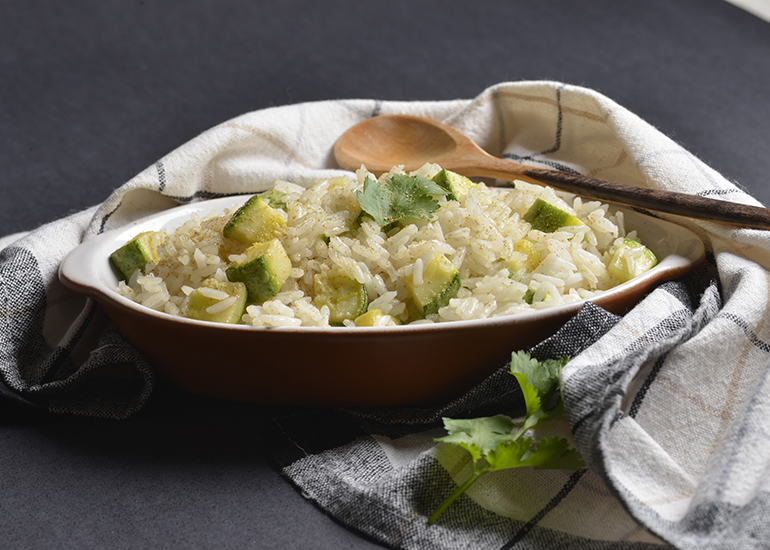 Arroz com abobrinha e coentro