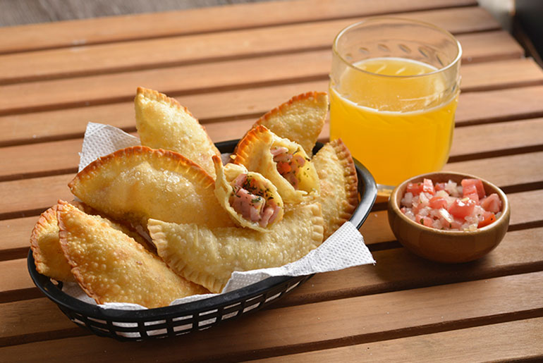 Pastel de frios com orégano